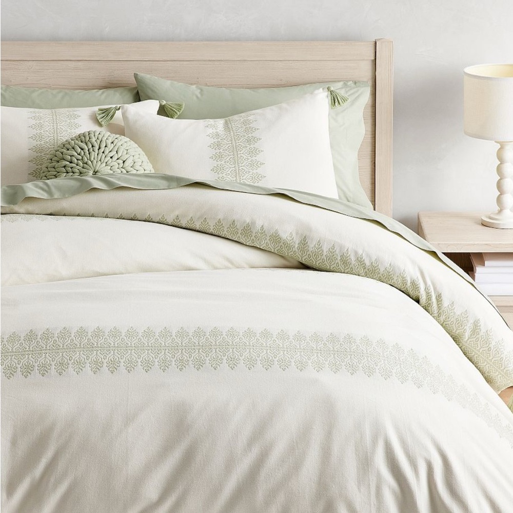 Pottery Barn Teen Cream and Sage Green Queen Duvet Cover and Two Standard Shams